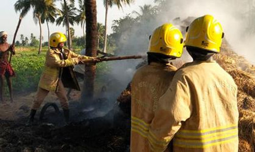 சின்னசேலம் அருகே வைக்கோல் போர் தீயில் எரிந்து  நாசம்