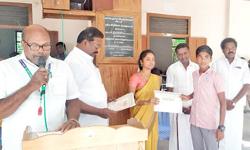 மிதிவண்டி போட்டியில் வெற்றி பெற்ற மாணவர்களுக்கு பாராட்டு