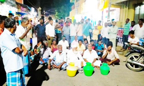 குடிநீர் கேட்டு சாலை மறியல்