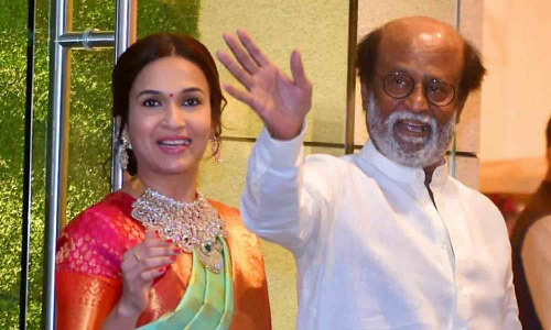 மகள்-பேரனுடன் ரஜினிகாந்த்.. வைரலாகும் புகைப்படம்