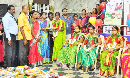 300 கர்ப்பிணிகளுக்கு சீர்வரிசை பொருட்கள்