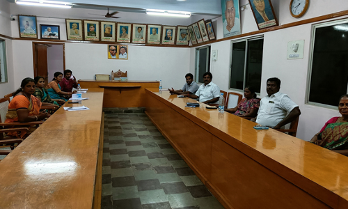 வேலூர் பேரூராட்சி கூட்டத்தில்   நள்ளிரவுவரை நீடித்த கவுன்சிலர்கள் உள்ளிருப்பு போராட்டம்