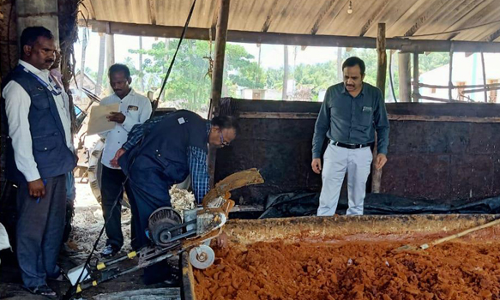 பரமத்திவேலூர் பகுதி  வெல்லம் தயாரிக்கும் ஆலைகளில் உணவு பாதுகாப்பு அதிகாரிகள் ஆய்வு