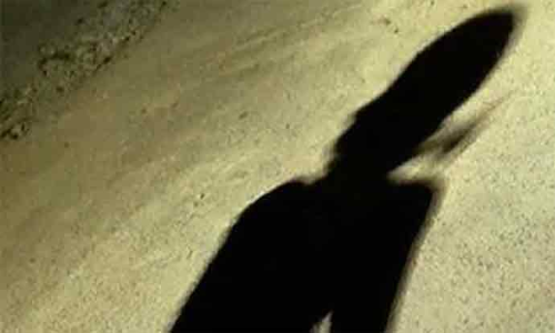 இறந்ததாக கருதி வேறு ஒருவரின் உடலை அடக்கம் செய்த உறவினர்கள்