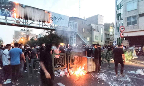 ஈரானில் போராட்டக்காரர்கள்-பாதுகாப்பு படையினர் மோதல்: 9 பேர் உயிரிழப்பு