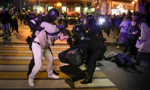 ரஷியாவில் ராணுவ ஆள்சேர்ப்புக்கு எதிராக போராட்டம்: 1300 பேர் கைது