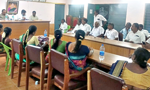 ஊராட்சி மன்ற தலைவர்களுடன் திட்ட இயக்குநர் ஆய்வு