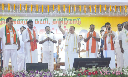 குடும்ப ஆட்சியால், தமிழக மக்கள் சிரமங்களை சந்தித்து வருகிறார்கள்