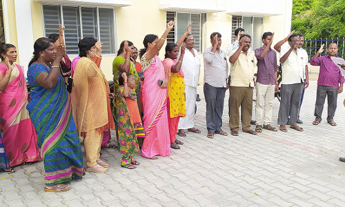 ஊரக வளர்ச்சித்துறை அலுவலர்கள் கண்டன ஆர்ப்பாட்டம்