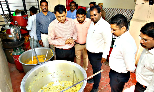 காலை உணவு திட்டத்தை பார்வையிட்ட அரசு செயலாளர்