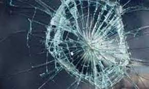 அரசு பஸ் கண்ணாடியை உடைத்த மர்ம நபர்கள்