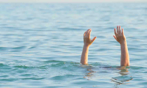 சிங்காரப்பேட்டை அருகே   போதையில் ஏரியில் விழுந்த தொழிலாளி மூழ்கி சாவு