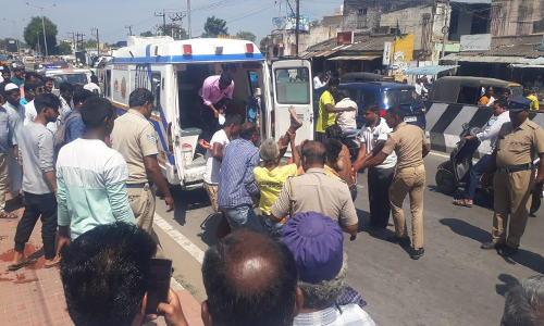 வேலூரில் வாலிபர், இளம்பெண் தீயில் கருகி படுகாயம்