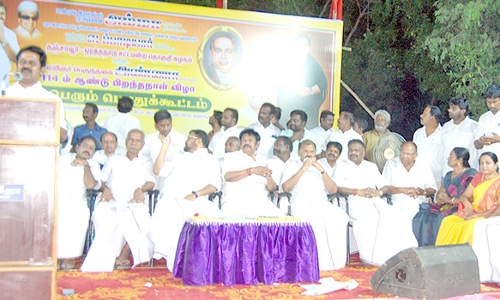 அ.தி.மு.க.வில் சாதாரணவர்கள் கூட ஆட்சி அதிகாரத்திற்கு வர முடியும்- முன்னாள் அமைச்சர் பேச்சு