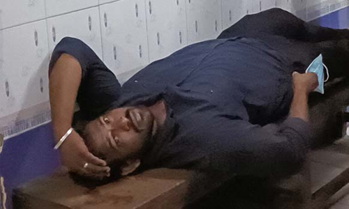 போலீசார் தாக்கியதாக கூறி விடுதலை சிறுத்தைகள் கட்சி நிர்வாகி ஆஸ்பத்திரியில் அனுமதி