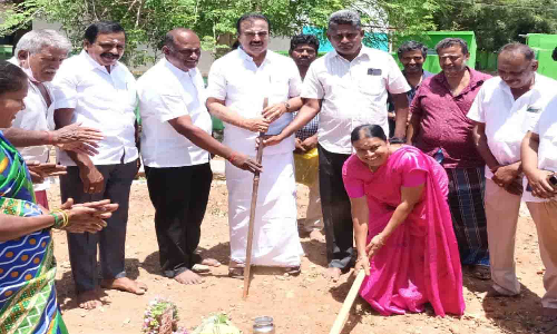 பல்லடம் அருகே குடிநீர் தொட்டி கட்ட பூமி பூஜை - எம்.எஸ்.எம்.ஆனந்தன்   எம்.எல்.ஏ.தொடங்கி வைத்தார்