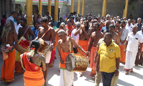 சேலம் கோவிலில் சிவ பக்தர்கள் திடீர் போராட்டம்