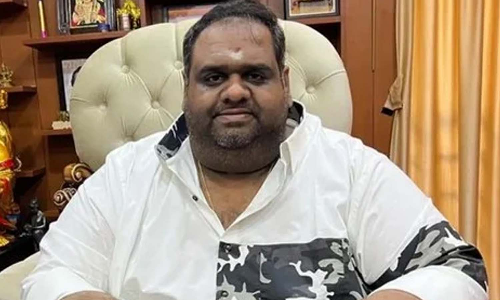 எங்களது திருமணத்தை வெளியிட்டு அதிக வருமானத்தை பெற்று விட்டார்கள்.. தயாரிப்பாளர் ரவீந்தர் ஆதங்கம்..