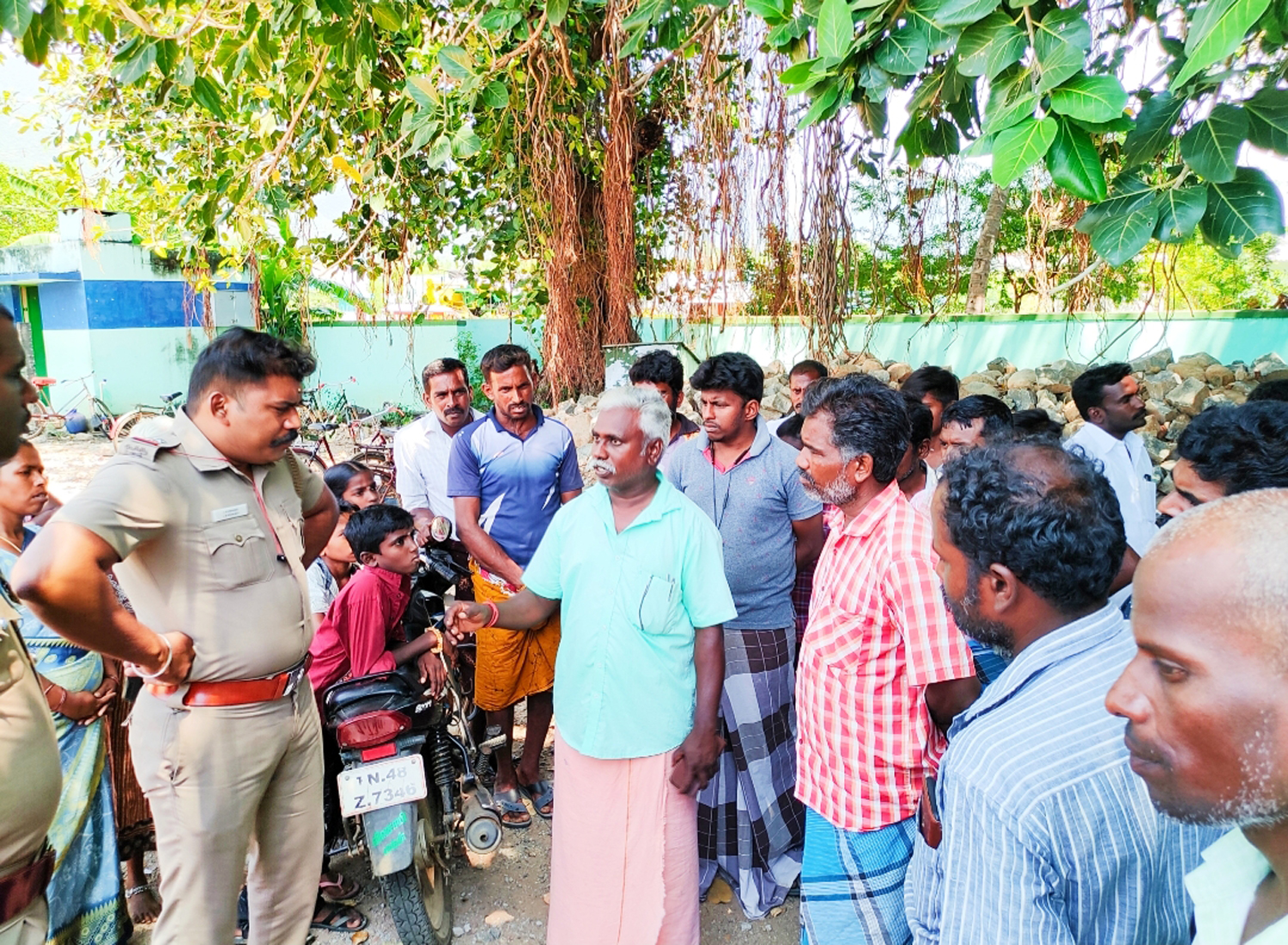 திருச்சி நெட்டவேலம்பட்டி அரசு பள்ளியில் பட்டியலின மாணவர்களுக்கு சாதி ரீதியிலான பாகுபாடுகள் நடப்பதாக குற்றசாட்டு