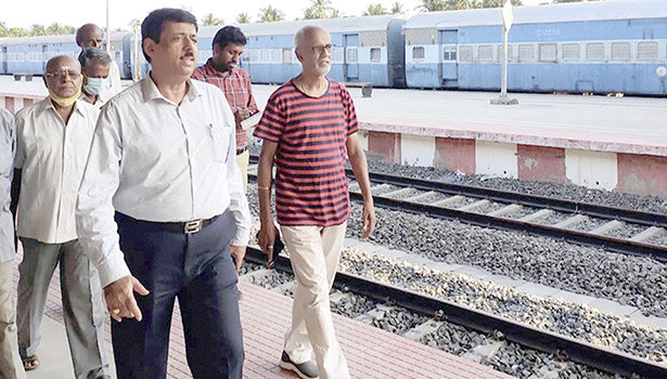 ரெயில் நிலையத்தில் திருச்சி கோட்ட மேலாளர் ஆய்வு ரெயில் நிலையத்தில் திருச்சி கோட்ட மேலாளர் ஆய்வு