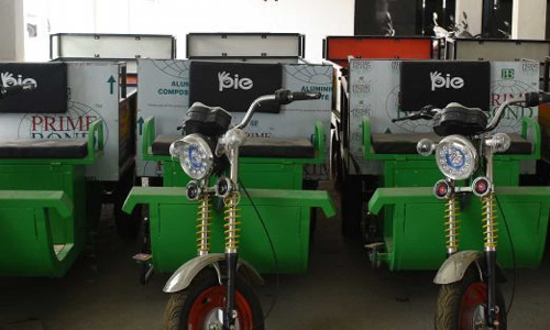 குப்பை அள்ளும் பேட்டரி வாகனங்களை    மாநகராட்சி ஆணையாளர் ஆய்வு