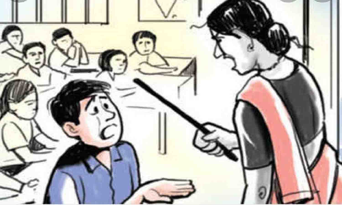 உடுமலை அருகே பள்ளி மாணவியை தாக்கியதாக தலைமை ஆசிரியை மீது வழக்கு
