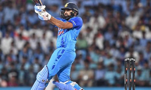 டி20 கிரிக்கெட்டில் அதிக சிக்சர்கள்: முதல் இடம் பிடித்தார் ரோகித் சர்மா