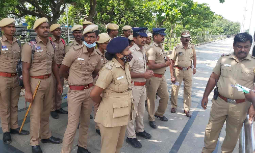 பா.ஜ.க. நிர்வாகிகளின் வாகனங்களுக்கு தீ வைப்பு: பல இடங்களில் 2-வது நாளாக வன்முறை