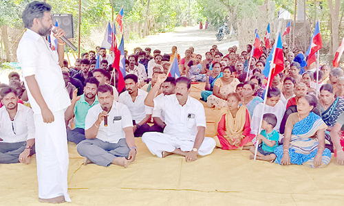 மணல் குவாரியை மூடக்கோரி வி.சி.க.வினர் உண்ணாவிரதம்