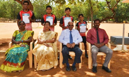 குறுவட்ட அளவிலான இறகு பந்து போட்டியில் பழைய குற்றாலம் ஹில்டன் பள்ளி மாணவர்கள் முதலிடம்