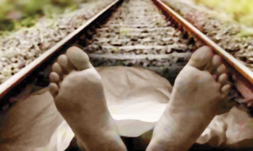 ரெயில் மோதி பள்ளி மாணவி பலி