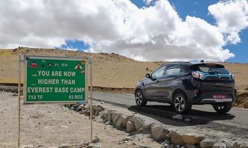 இந்திய சாதனை புத்தகத்தில் இடம்பிடித்து அசத்திய டாடா நெக்சான் EV மேக்ஸ்