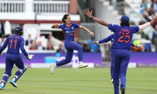 கடைசி ஒருநாள் போட்டி: இங்கிலாந்திற்கு எதிராக 16 ரன்கள் வித்தியாசத்தில் இந்திய மகளிர் அணி வெற்றி