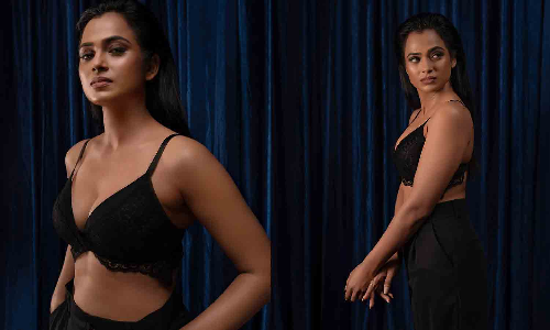 கவர்ச்சி உடையில் ரசிகர்களை கிறங்கடிக்கும் ரம்யா பாண்டியன்