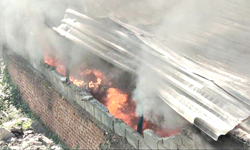 செருப்பு குடோனில் தீ விபத்து