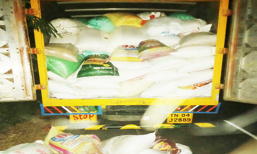 மினி லாரியில் கடத்திய ரேசன் அரிசி பறிமுதல்