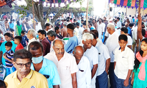 வேலூர் பாலாற்றங்கரையில் முன்னோர்களுக்கு தர்ப்பணம்