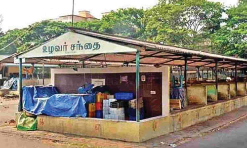 மாலை நேர உழவர் சந்தைக்கு விவசாயிகள் அனுமதி அட்டை பெறலாம்