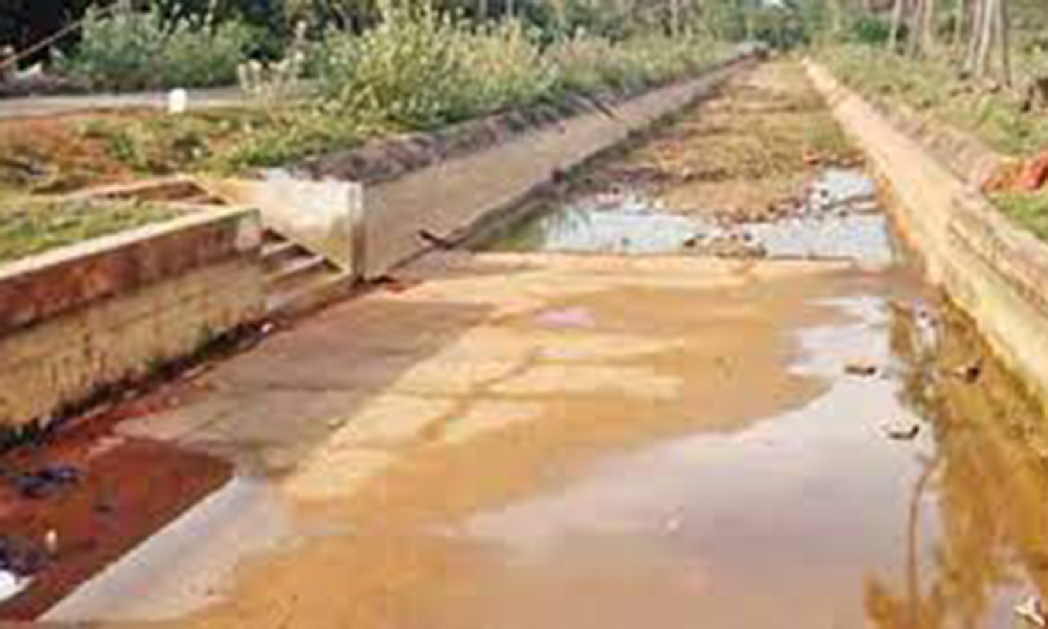 தண்ணீர் வரத்து இல்லாததால் நாற்று நட முடியாமல் விவசாயிகள் தவிப்பு தண்ணீர் வரத்து இல்லாததால் நாற்று நட முடியாமல் விவசாயிகள் தவிப்பு