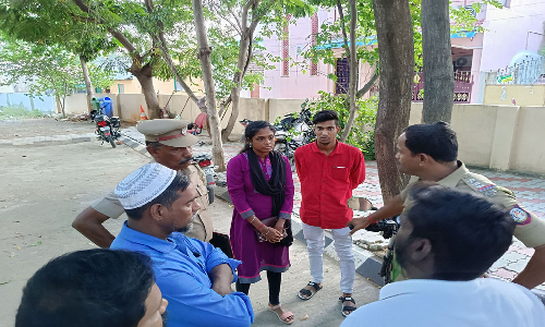 இன்ஸ்டாகிராம் மூலம் பழகினர் போலீஸ் நிலையத்தில் காதல்ஜோடி தஞ்சம்