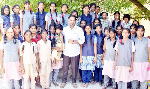 ஆதரவற்ற குழந்தைகள் காப்பக மாணவிகளுடன் கலெக்டர் கலந்துரையாடல்