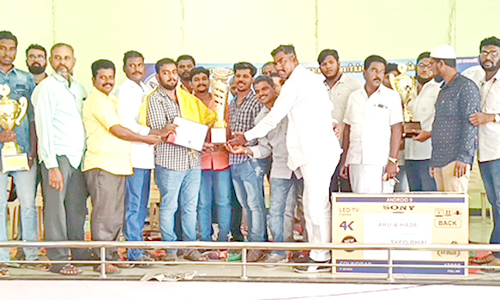 புறா பந்தயத்தில் வெற்றி பெற்ற அணிகளுக்கு பரிசு