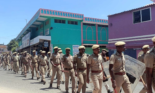 கடையநல்லூரில்   போலீசார் கொடி அணிவகுப்பு