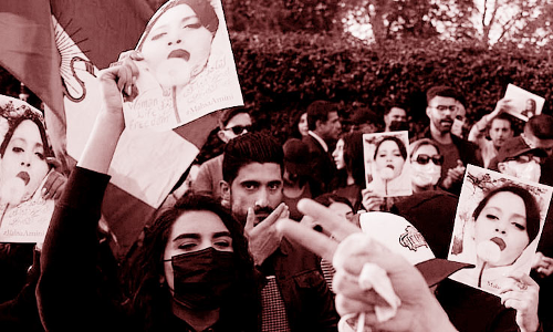 ஹிஜாப்புக்கு எதிராக போராட்டம் நடத்திய இளம்பெண் சுட்டுக்கொலை- லண்டனில் தூதரகம் முற்றுகை