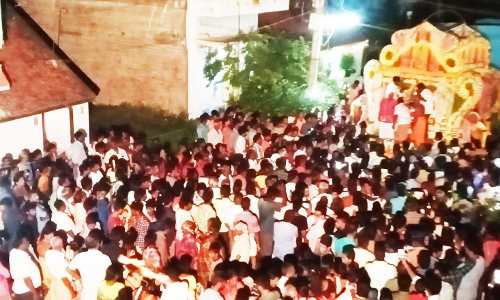 ஆரணி நரசிங்க பெருமாள் கோவிலில் 8 லட்சம் தேங்காய் உடைத்து வழிபட்ட பக்தர்கள்