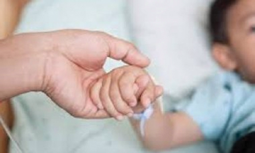 பேக்கரியில் தின்பண்டங்கள் சாப்பிட்ட 3 சிறுவர்கள் மருத்துவமனையில் அனுமதி