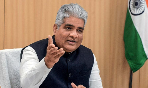 பிளாஸ்டிக் பயன்பாட்டை குறைத்து மாற்றுப் பொருளை பயன்படுத்த வேண்டும்- மத்திய மந்திரி வேண்டுகோள்