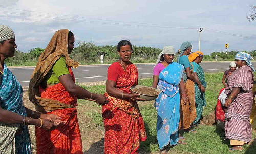 100 நாள் திட்ட பணியாளர்களுக்கு தினக்கூலியாக ரூ. 600 வழங்க கோரிக்கை