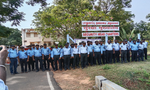 நெய்வேலியில் தனியார் ஒப்பந்த பாதுகாப்பு தொழிலாளர்கள் ஆர்ப்பாட்டம்