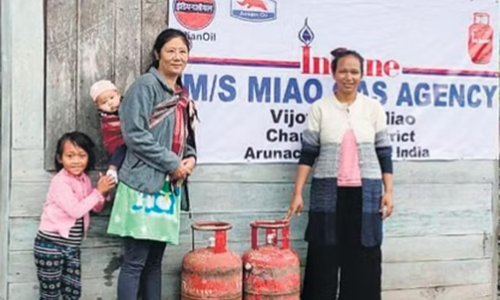 57 ஆண்டுகளுக்கு பிறகு சிலிண்டர் இணைப்பு கிடைத்ததால் கிராம மக்கள் கொண்டாட்டம்